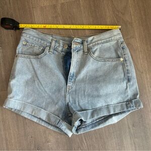 Levi short
